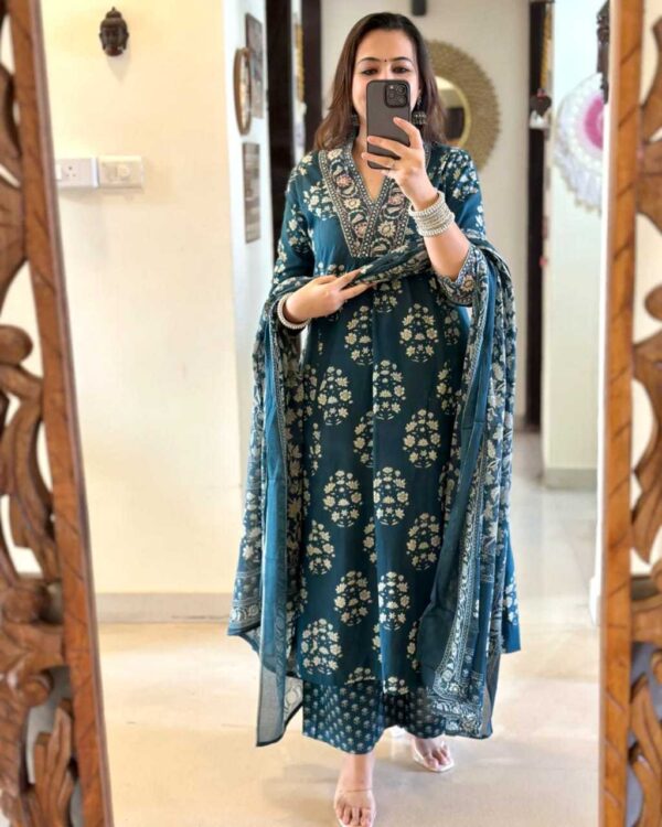 Bloom Boldly ? XXL Cotton Dress with Beautiful Embroidery & Print(L) - Image 3