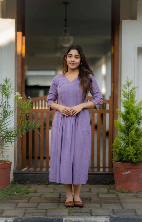 Women's Fashion-Forward Embroidered Kurta Set ? Cotton Comfort, Size (S) - Image 3