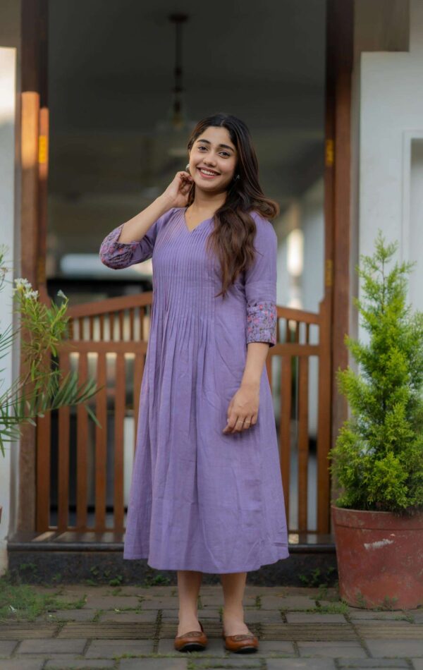 Women's Fashion-Forward Embroidered Kurta Set ? Cotton Comfort, Size (S) - Image 2